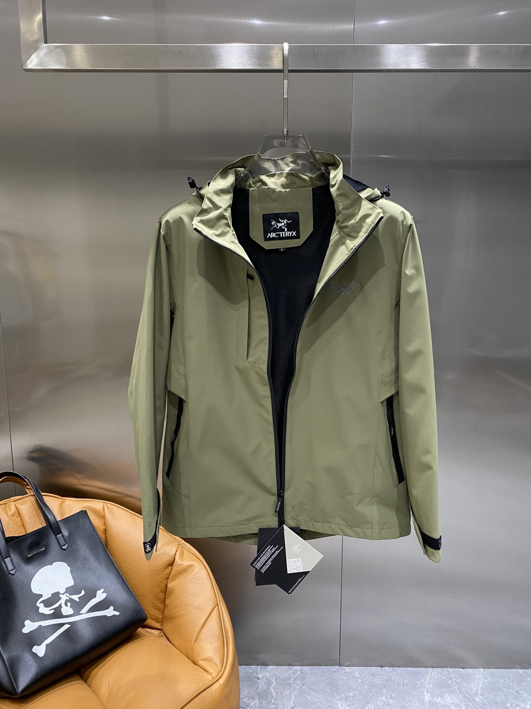 《𝙉𝙚𝙬🤍🖤鸟家》25ss早秋风衣爆款 秋冬专柜新款休闲时尚 超前卫设计风格 细腻舒适 多重重工艺 整体