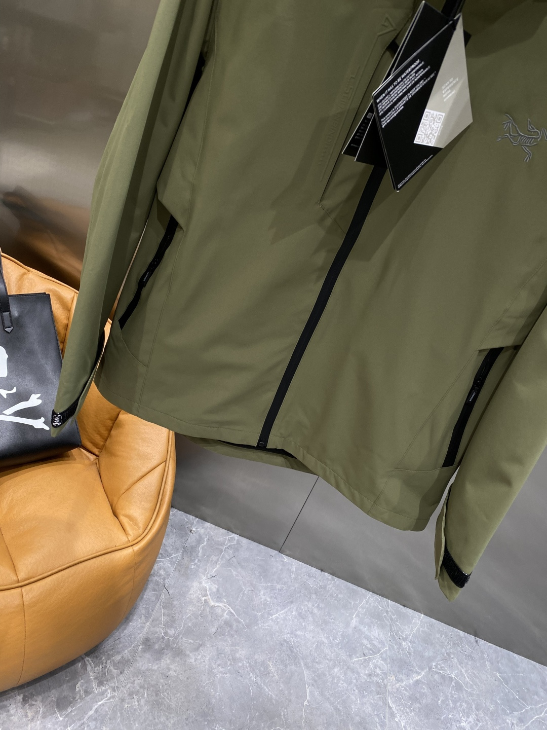 《𝙉𝙚𝙬🤍🖤鸟家》25ss早秋风衣爆款 秋冬专柜新款休闲时尚 超前卫设计风格 细腻舒适 多重重工艺 整体