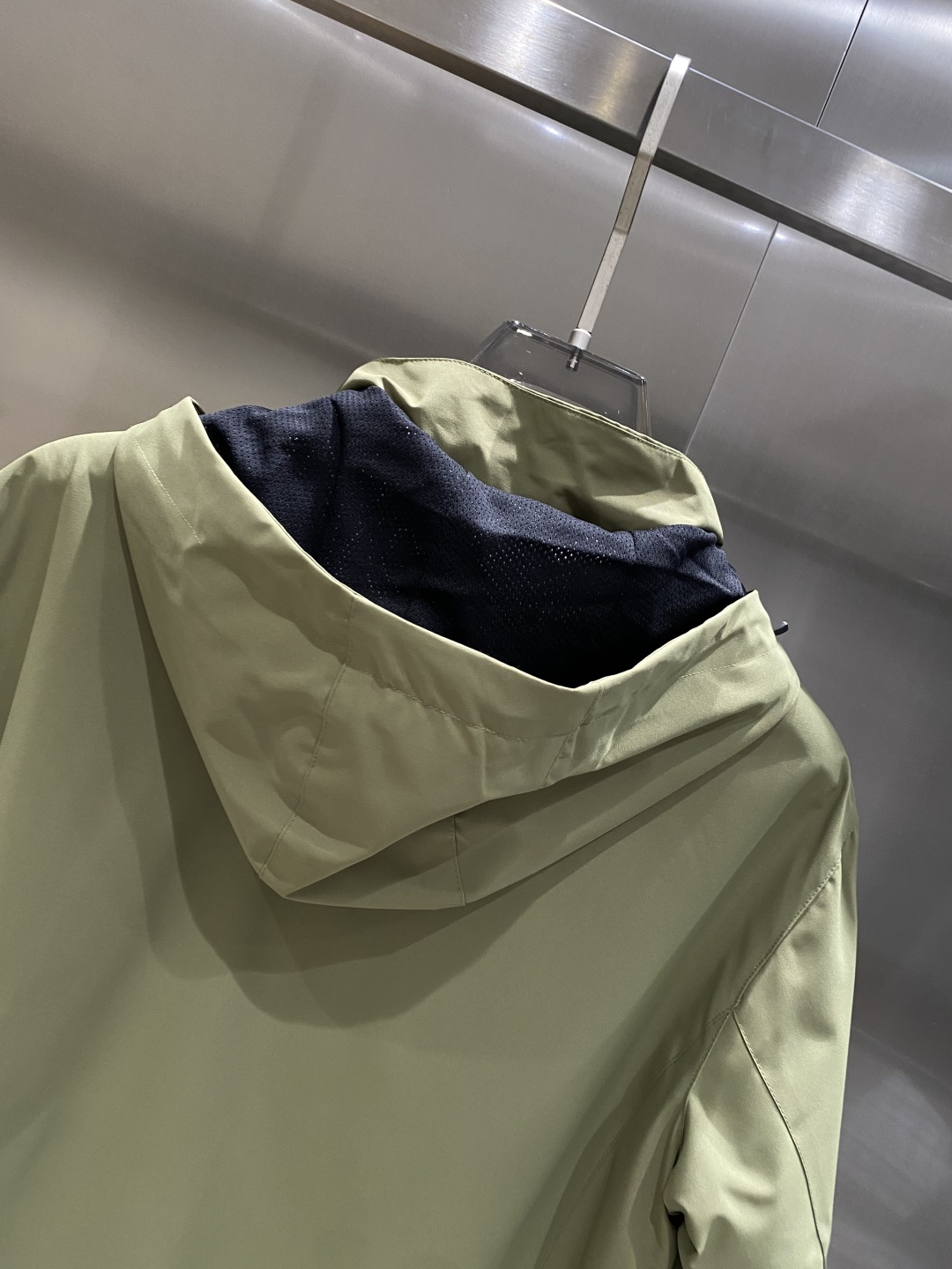 《𝙉𝙚𝙬🤍🖤鸟家》25ss早秋风衣爆款 秋冬专柜新款休闲时尚 超前卫设计风格 细腻舒适 多重重工艺 整体