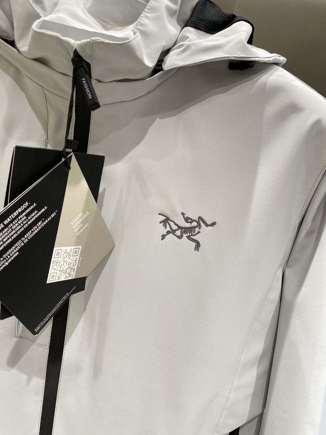 《𝙉𝙚𝙬🤍🖤鸟家》25ss早秋风衣爆款 秋冬专柜新款休闲时尚 超前卫设计风格 细腻舒适 多重重工艺 整体