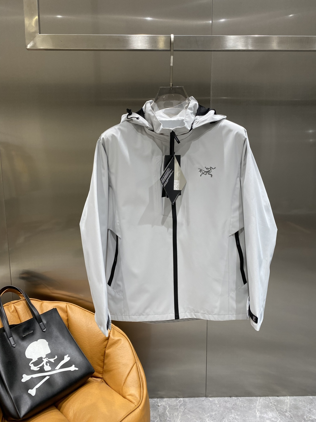 《𝙉𝙚𝙬🤍🖤鸟家》25ss早秋风衣爆款 秋冬专柜新款休闲时尚 超前卫设计风格 细腻舒适 多重重工艺 整体