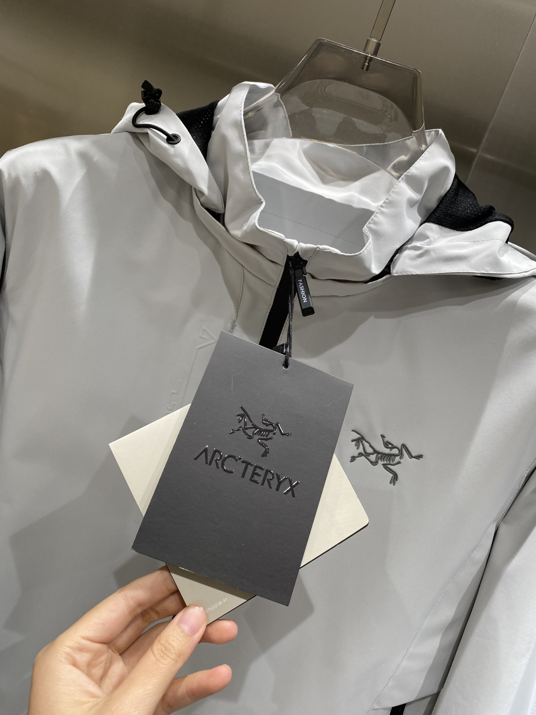 《𝙉𝙚𝙬🤍🖤鸟家》25ss早秋风衣爆款 秋冬专柜新款休闲时尚 超前卫设计风格 细腻舒适 多重重工艺 整体