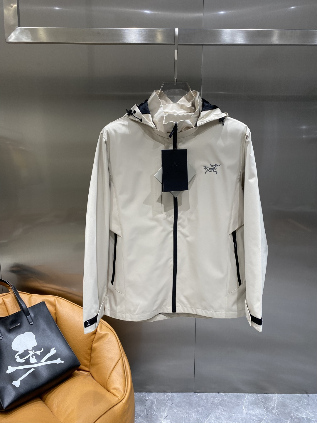 《𝙉𝙚𝙬🤍🖤鸟家》25ss早秋风衣爆款 秋冬专柜新款休闲时尚 超前卫设计风格 细腻舒适 多重重工艺 整体