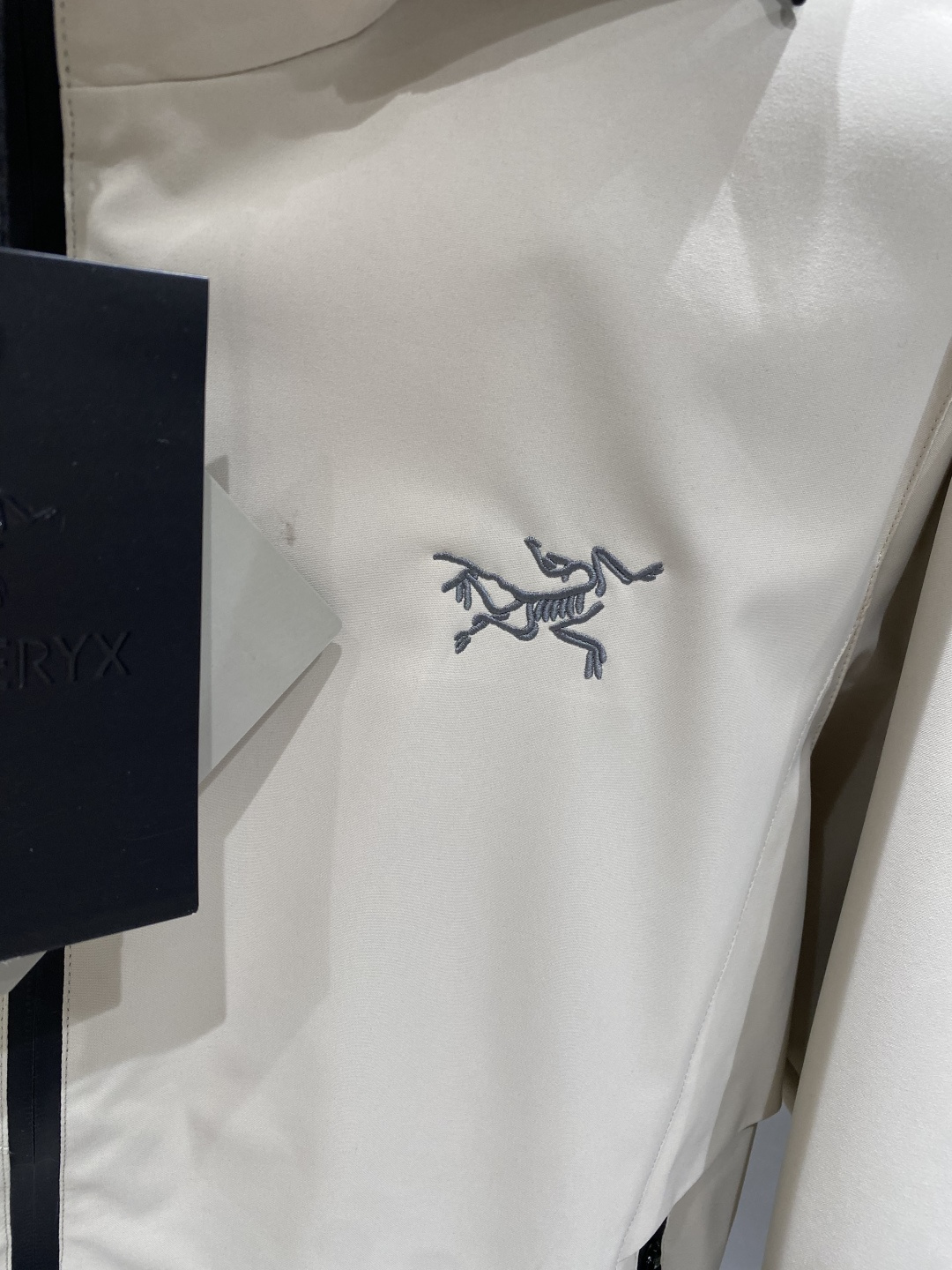 《𝙉𝙚𝙬🤍🖤鸟家》25ss早秋风衣爆款 秋冬专柜新款休闲时尚 超前卫设计风格 细腻舒适 多重重工艺 整体