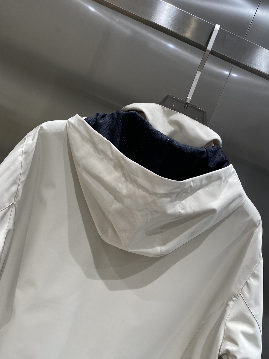 《𝙉𝙚𝙬🤍🖤鸟家》25ss早秋风衣爆款 秋冬专柜新款休闲时尚 超前卫设计风格 细腻舒适 多重重工艺 整体