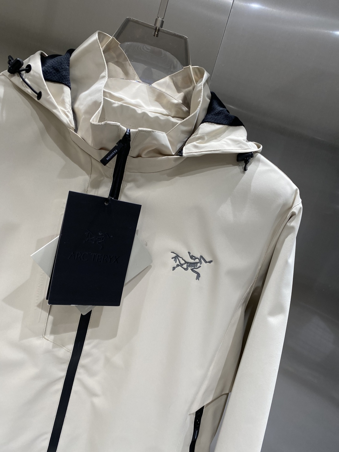 《𝙉𝙚𝙬🤍🖤鸟家》25ss早秋风衣爆款 秋冬专柜新款休闲时尚 超前卫设计风格 细腻舒适 多重重工艺 整体