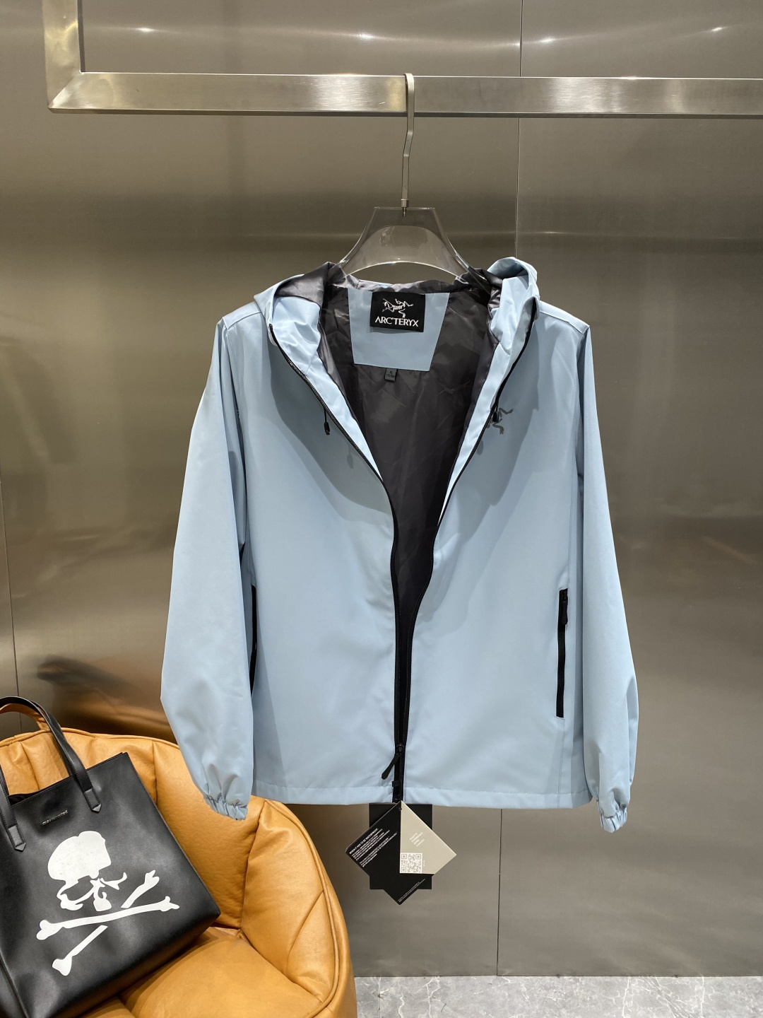 《𝙉𝙚𝙬🤍🖤鸟家》25ss早秋风衣爆款 秋冬专柜新款休闲时尚 超前卫设计风格 细腻舒适 多重重工艺 整体