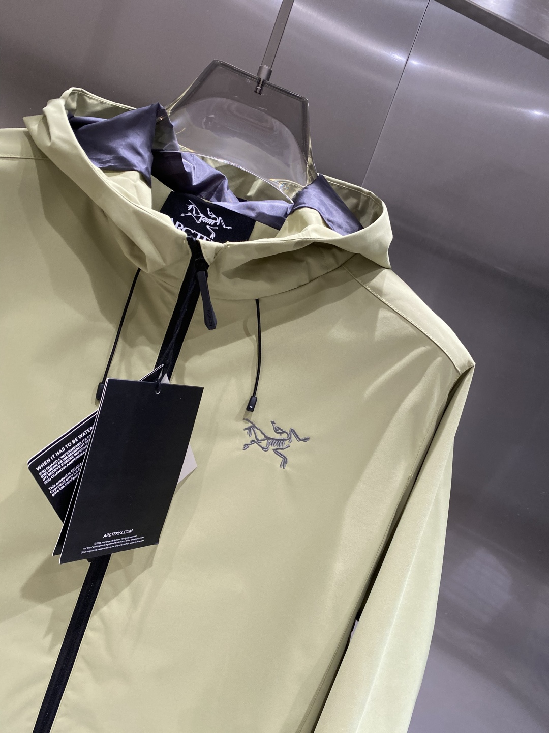 《𝙉𝙚𝙬🤍🖤鸟家》25ss早秋风衣爆款 秋冬专柜新款休闲时尚 超前卫设计风格 细腻舒适 多重重工艺 整体