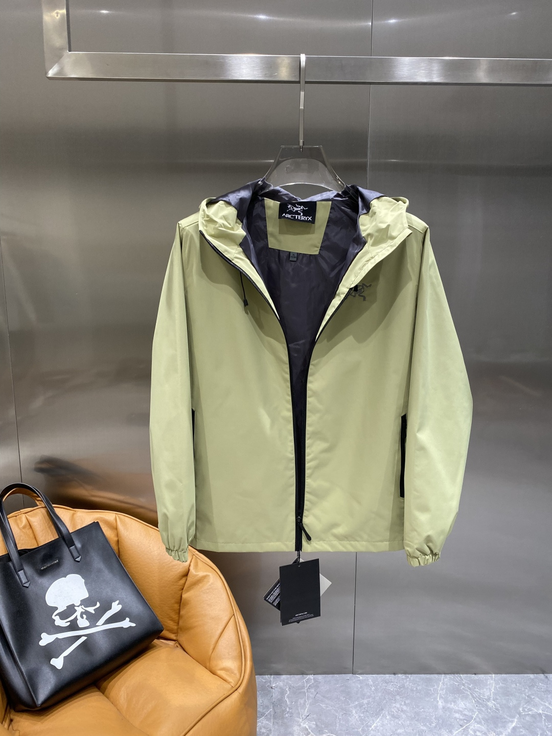 《𝙉𝙚𝙬🤍🖤鸟家》25ss早秋风衣爆款 秋冬专柜新款休闲时尚 超前卫设计风格 细腻舒适 多重重工艺 整体