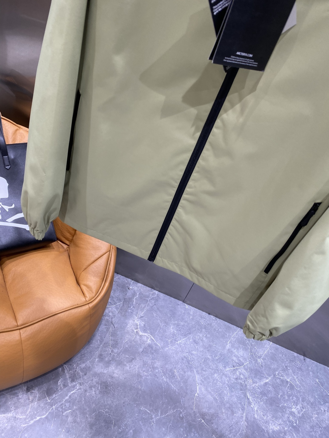 《𝙉𝙚𝙬🤍🖤鸟家》25ss早秋风衣爆款 秋冬专柜新款休闲时尚 超前卫设计风格 细腻舒适 多重重工艺 整体