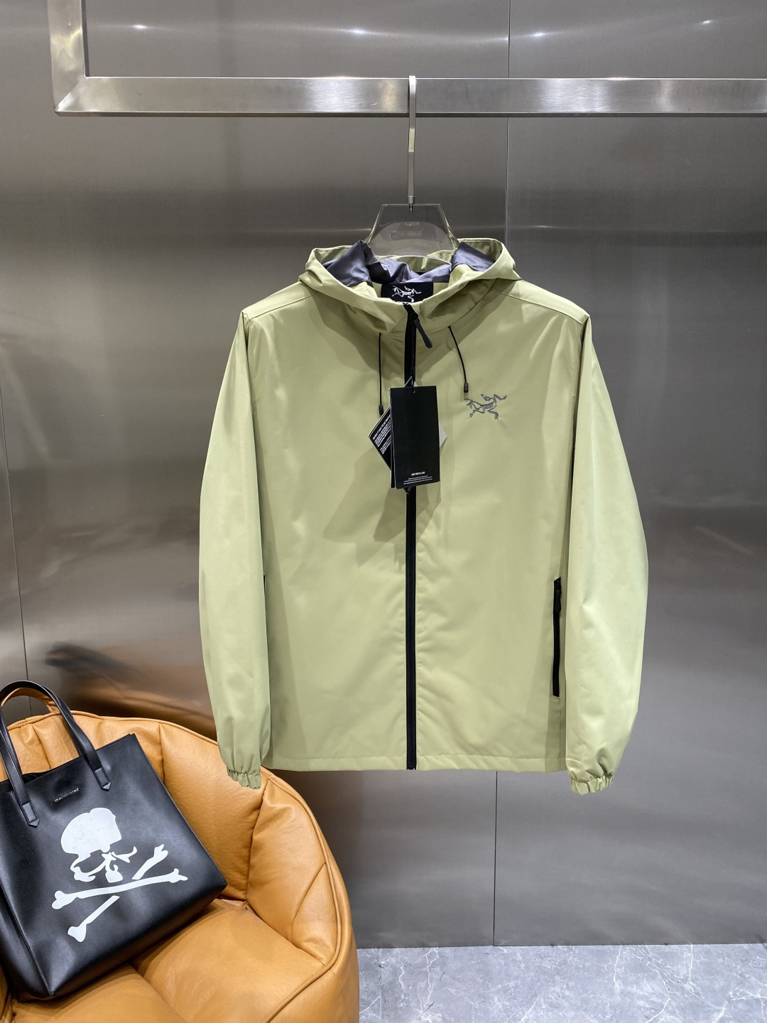 《𝙉𝙚𝙬🤍🖤鸟家》25ss早秋风衣爆款 秋冬专柜新款休闲时尚 超前卫设计风格 细腻舒适 多重重工艺 整体