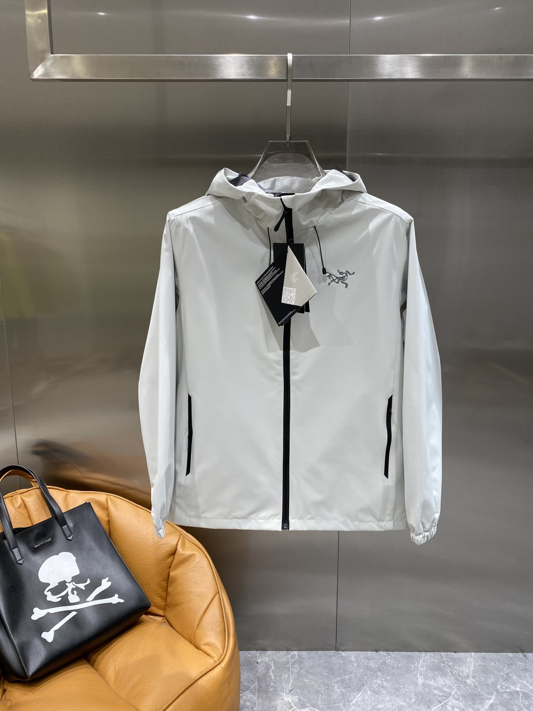 《𝙉𝙚𝙬🤍🖤鸟家》25ss早秋风衣爆款 秋冬专柜新款休闲时尚 超前卫设计风格 细腻舒适 多重重工艺 整体