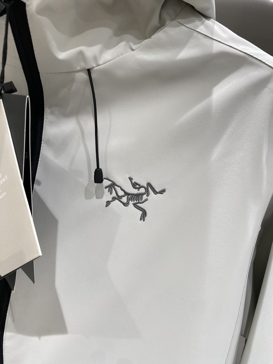 《𝙉𝙚𝙬🤍🖤鸟家》25ss早秋风衣爆款 秋冬专柜新款休闲时尚 超前卫设计风格 细腻舒适 多重重工艺 整体