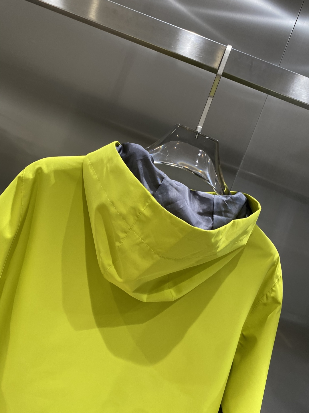 《𝙉𝙚𝙬🤍🖤鸟家》25ss早秋风衣爆款 秋冬专柜新款休闲时尚 超前卫设计风格 细腻舒适 多重重工艺 整体