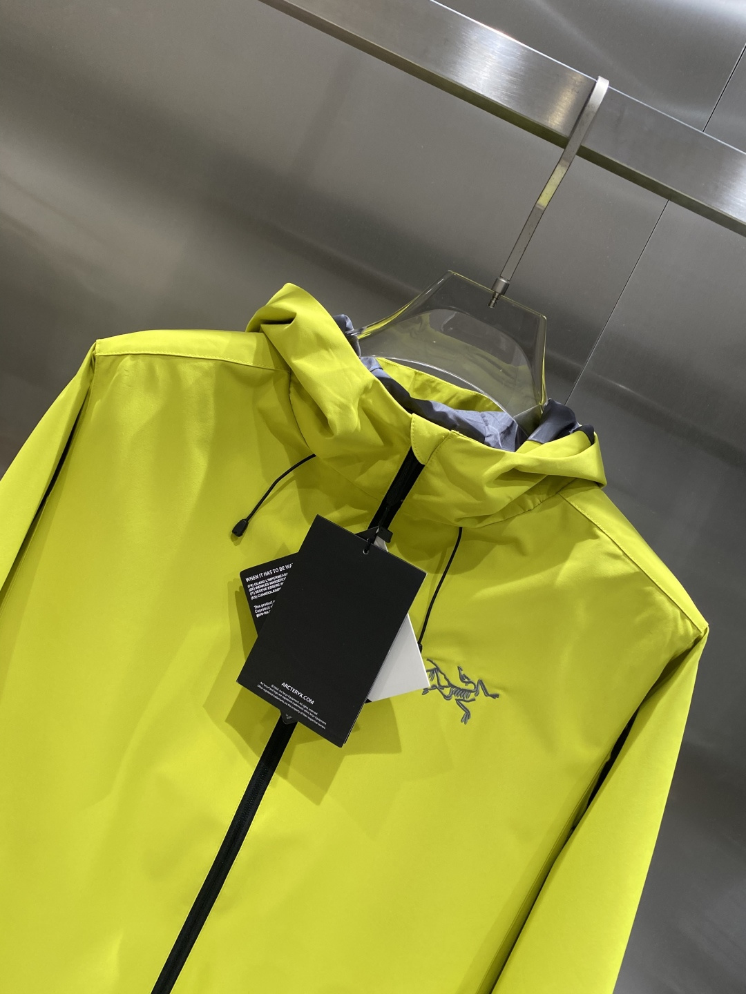 《𝙉𝙚𝙬🤍🖤鸟家》25ss早秋风衣爆款 秋冬专柜新款休闲时尚 超前卫设计风格 细腻舒适 多重重工艺 整体