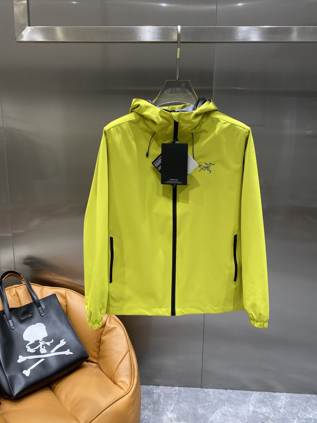 《𝙉𝙚𝙬🤍🖤鸟家》25ss早秋风衣爆款 秋冬专柜新款休闲时尚 超前卫设计风格 细腻舒适 多重重工艺 整体