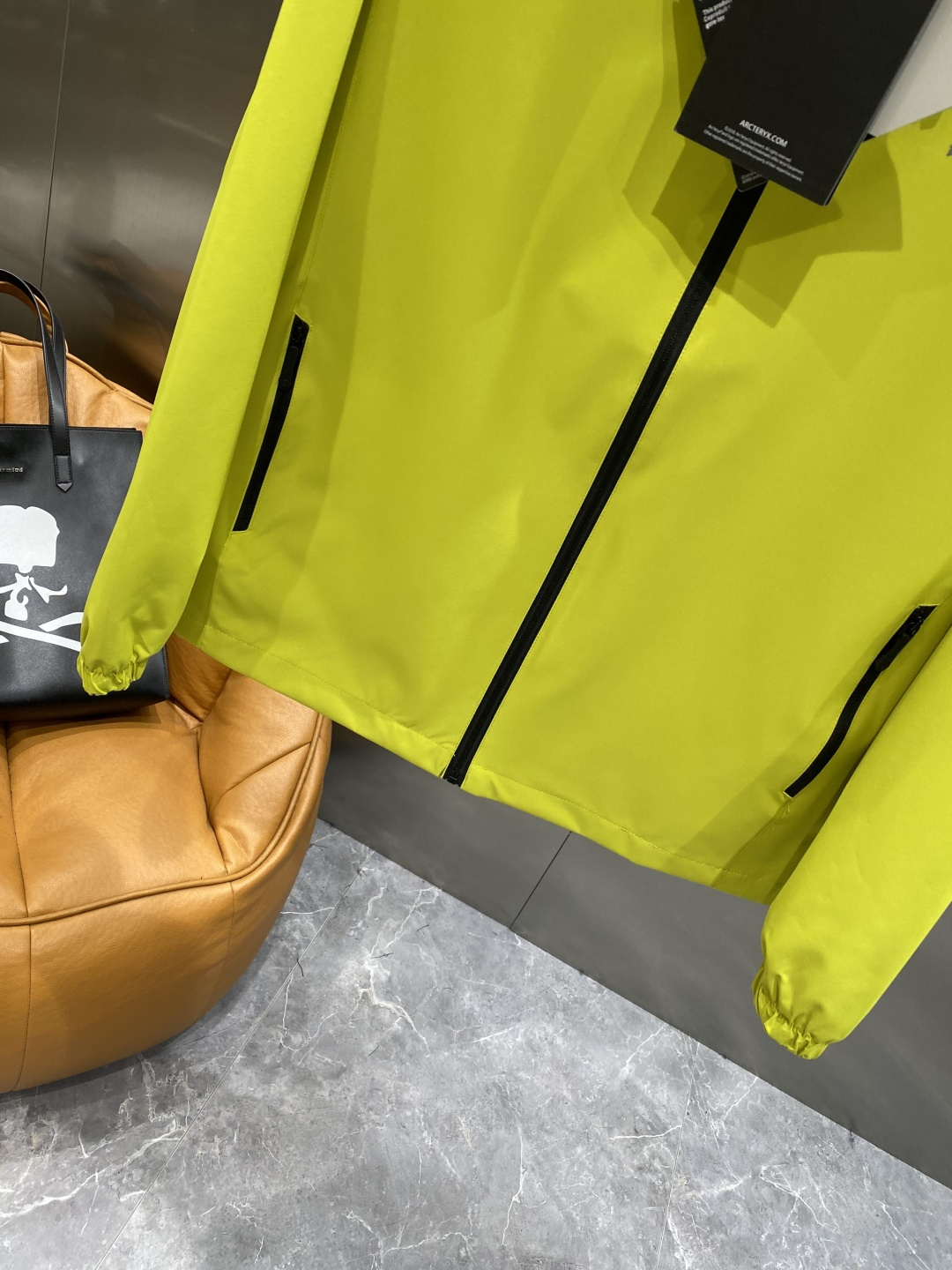 《𝙉𝙚𝙬🤍🖤鸟家》25ss早秋风衣爆款 秋冬专柜新款休闲时尚 超前卫设计风格 细腻舒适 多重重工艺 整体