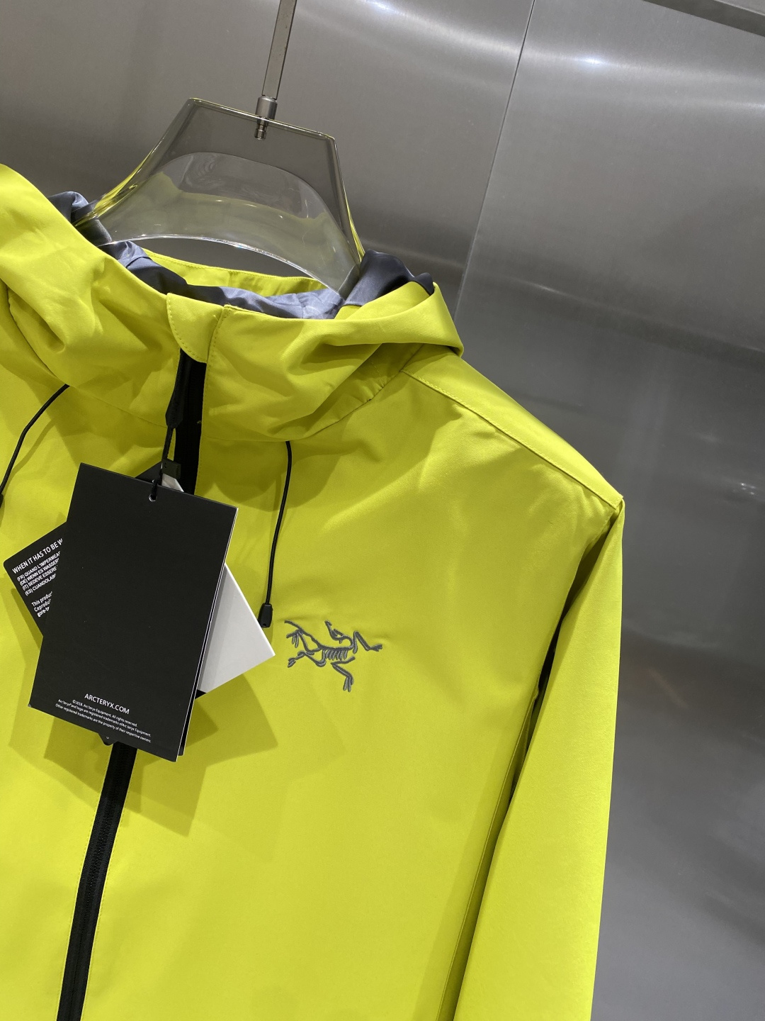 《𝙉𝙚𝙬🤍🖤鸟家》25ss早秋风衣爆款 秋冬专柜新款休闲时尚 超前卫设计风格 细腻舒适 多重重工艺 整体