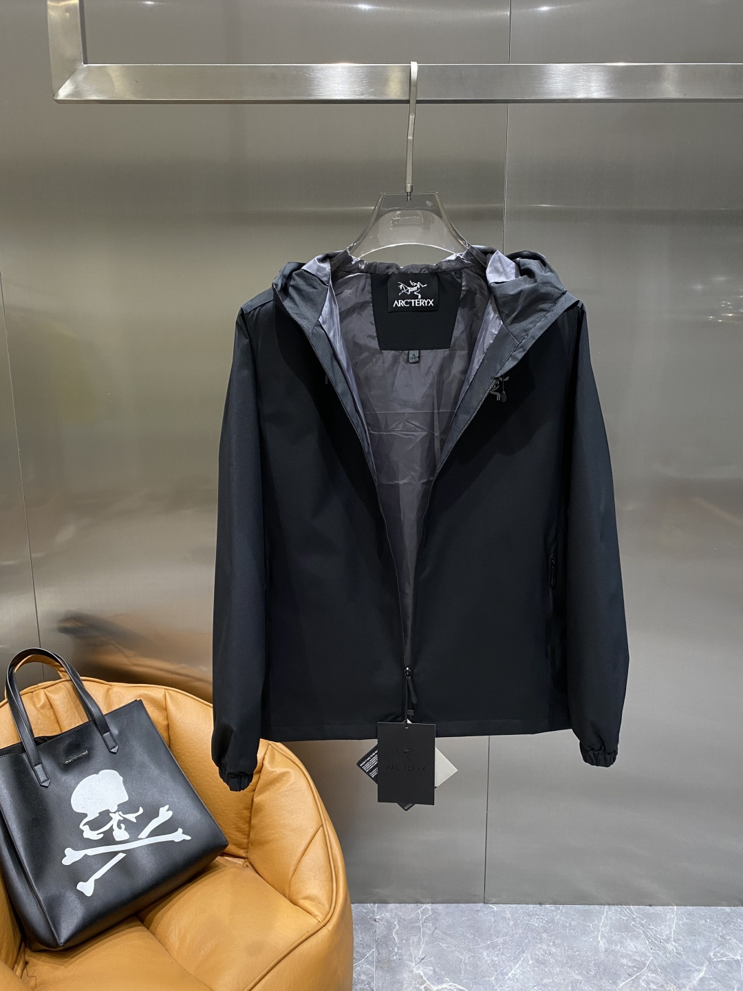 《𝙉𝙚𝙬🤍🖤鸟家》25ss早秋风衣爆款 秋冬专柜新款休闲时尚 超前卫设计风格 细腻舒适 多重重工艺 整体