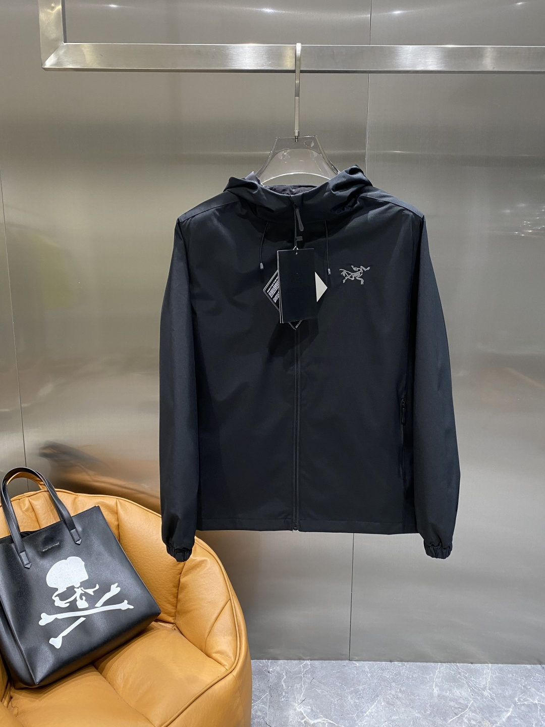 《𝙉𝙚𝙬🤍🖤鸟家》25ss早秋风衣爆款 秋冬专柜新款休闲时尚 超前卫设计风格 细腻舒适 多重重工艺 整体