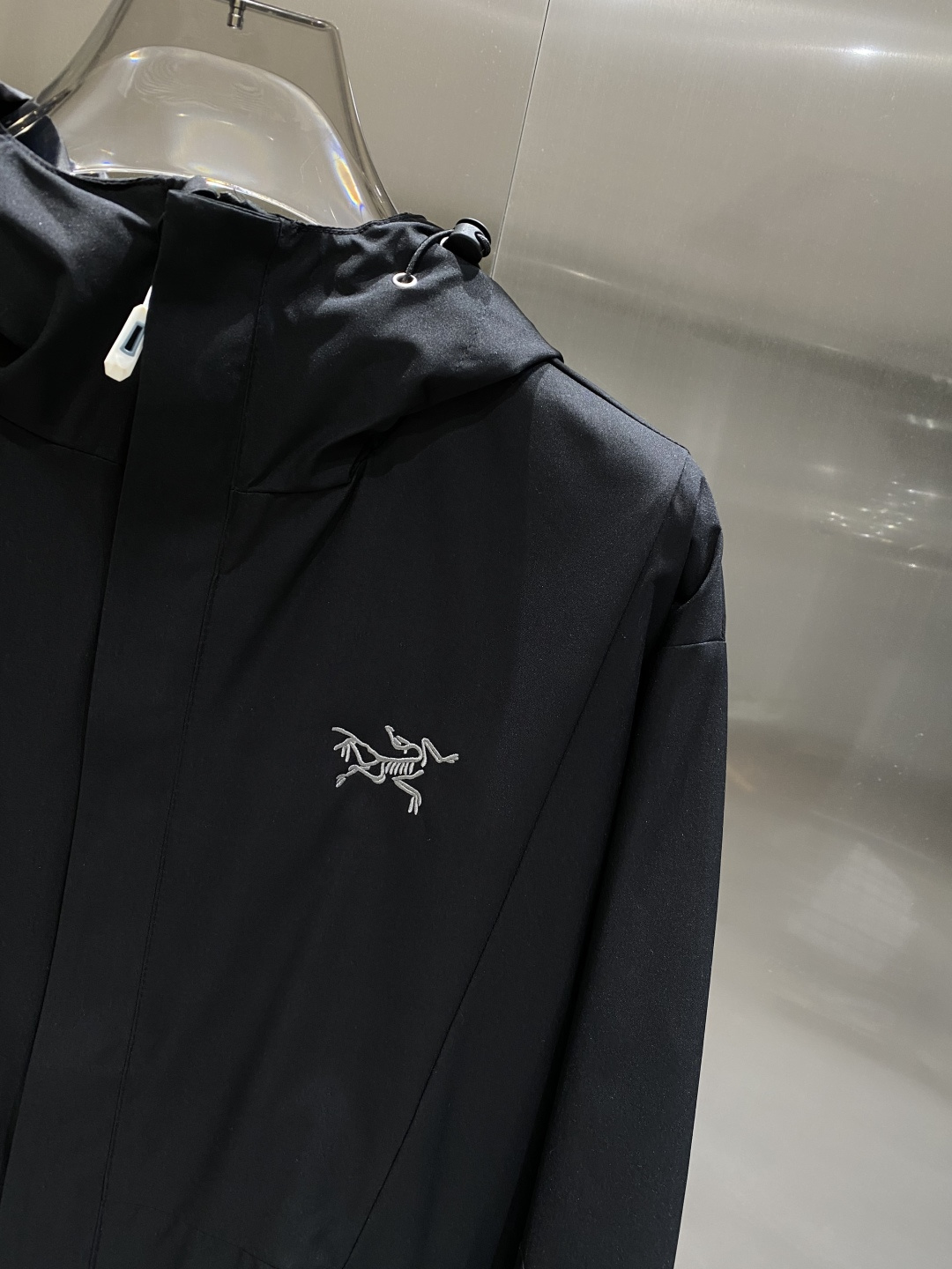 《𝙉𝙚𝙬🤍🖤鸟家》25ss早秋风衣爆款 秋冬专柜新款休闲时尚 超前卫设计风格 细腻舒适 多重重工艺 整体