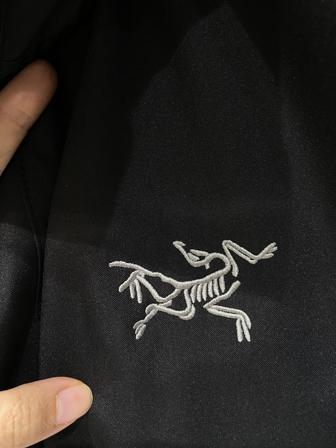 《𝙉𝙚𝙬🤍🖤鸟家》25ss早秋风衣爆款 秋冬专柜新款休闲时尚 超前卫设计风格 细腻舒适 多重重工艺 整体