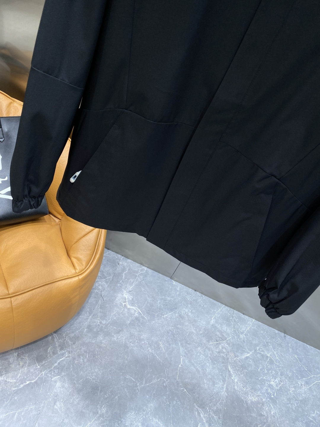 《𝙉𝙚𝙬🤍🖤鸟家》25ss早秋风衣爆款 秋冬专柜新款休闲时尚 超前卫设计风格 细腻舒适 多重重工艺 整体