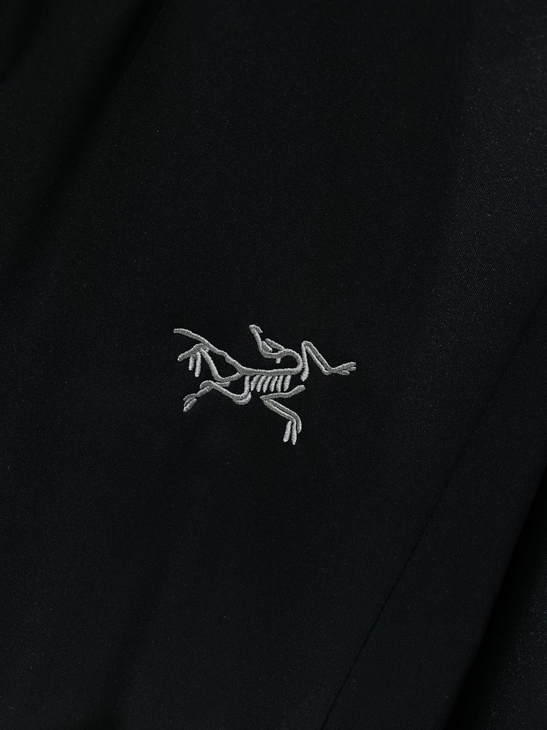 《𝙉𝙚𝙬🤍🖤鸟家》25ss早秋风衣爆款 秋冬专柜新款休闲时尚 超前卫设计风格 细腻舒适 多重重工艺 整体