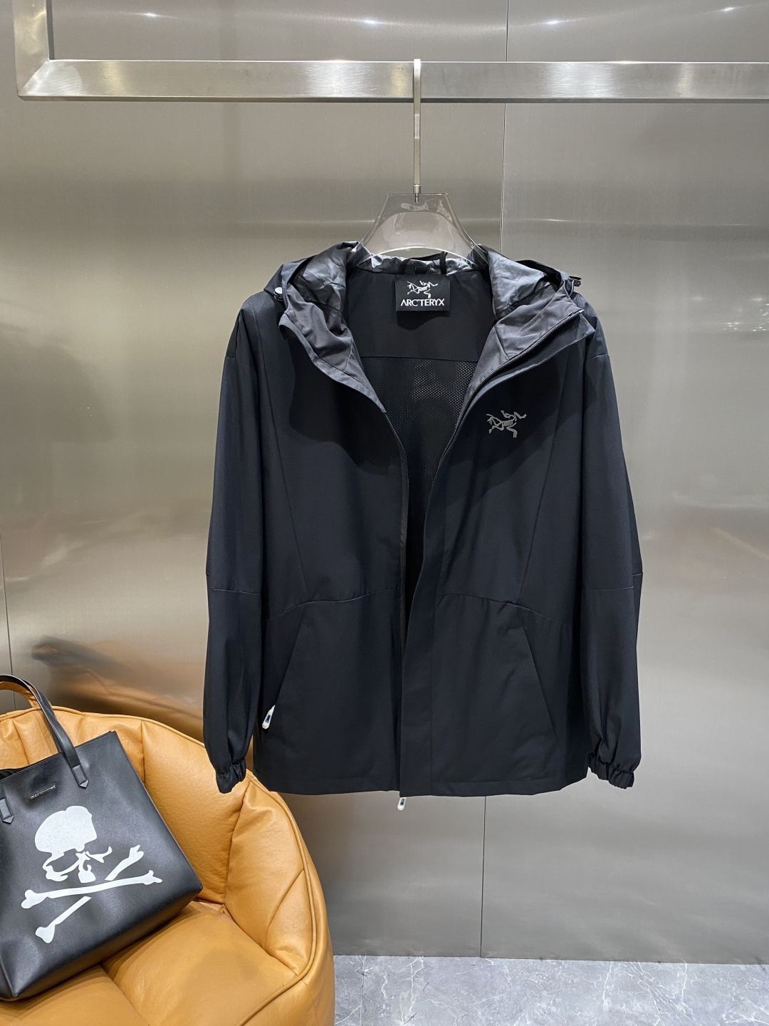 《𝙉𝙚𝙬🤍🖤鸟家》25ss早秋风衣爆款 秋冬专柜新款休闲时尚 超前卫设计风格 细腻舒适 多重重工艺 整体