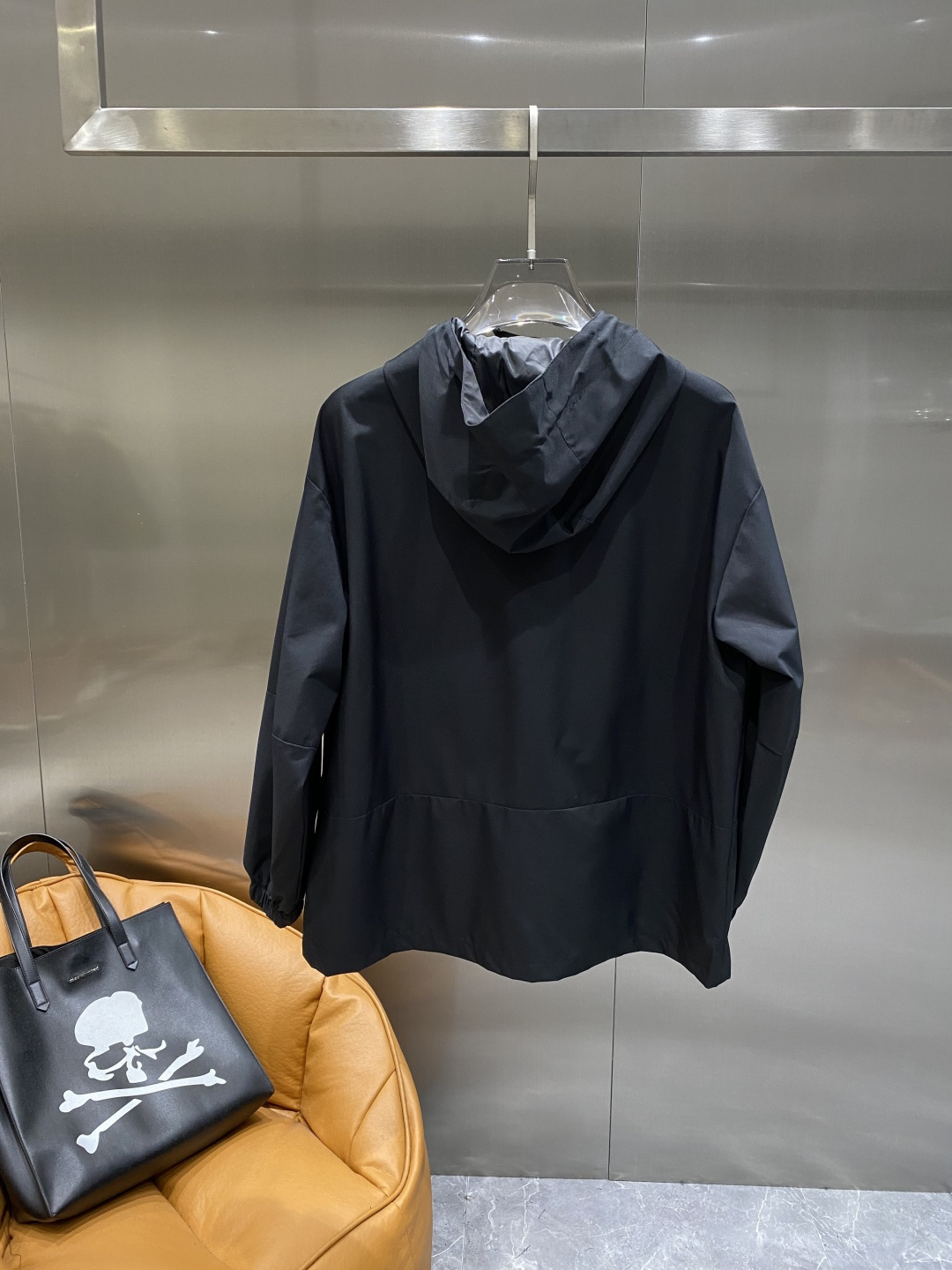 《𝙉𝙚𝙬🤍🖤鸟家》25ss早秋风衣爆款 秋冬专柜新款休闲时尚 超前卫设计风格 细腻舒适 多重重工艺 整体