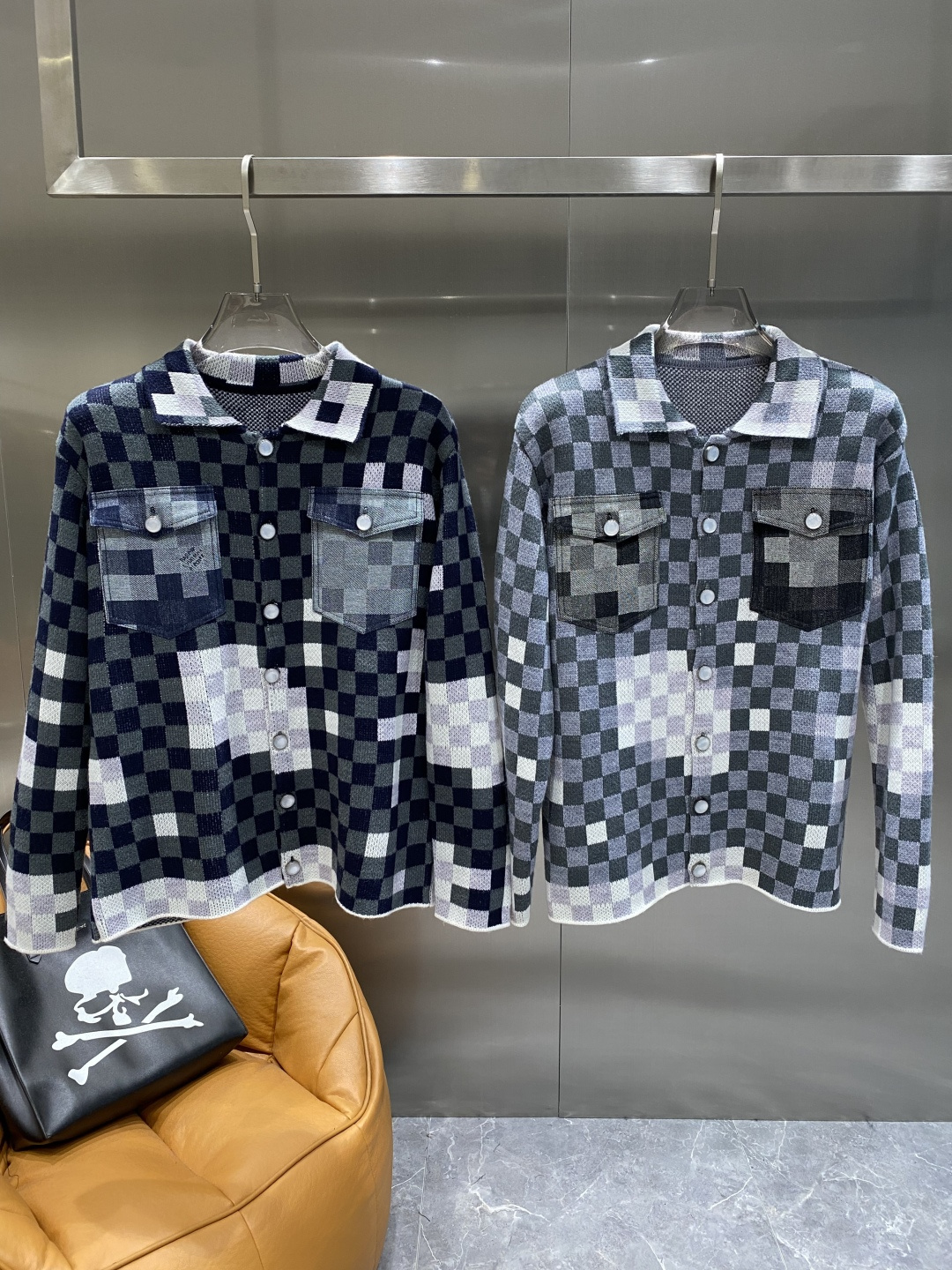 NO:599882,'Donkey Family' 25ss Autumn and Winter The latest and top-quality cardigans, wool sweaters, cardigan sweaters, exquisite color matching and new trendy sweaters, the top quality counters are on sale, top-notch production technology imported fabrics, counter models with unique designs, using imported high-end custom-made imported silk threads with a first-class feel!  On sale on the official website. Size: M-3XL next day, louis vuitton, louis vuitton, sweaters, alexander wang19860909《驴家》 25ss秋冬 最新最顶级开衫羊毛针织衫开衫毛衣,精致配色融合新款潮衫,最顶级的品质专柜在售,顶级制作工艺进口面料,专柜款独特设计,采用进口高端订制进口丝线手感一流！官网在售. 码数:M-3XL隔天,,louis vuitton,louis vuitton,sweaters,alexander wang,Men's clothing