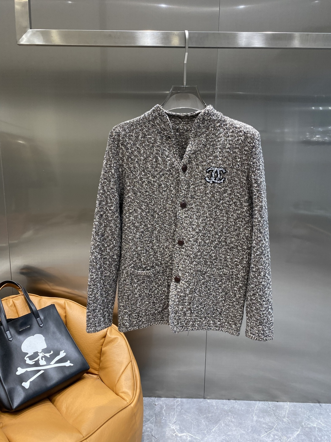 NO:599894,'Fragrant Home' 25ss Autumn and Winter The latest and top-quality cardigans, woolen sweaters, cardigan sweaters, exquisite color matching and new trendy pullovers, the top quality counters are selling, top-notch production technology imported fabrics, counter models unique design, imported high-end custom-made imported silk threads with first-class feel!  On sale on the official website. Size: M-3XL next day, chanel, sweaters, alexander wang19860909《香家》 25ss秋冬 最新最顶级开衫羊毛针织衫开衫毛衣,精致配色融合新款潮套头衫,最顶级的品质专柜在售,顶级制作工艺进口面料,专柜款独特设计,采用进口高端订制进口丝线手感一流！官网在售. 码数:M-3XL隔天,,chanel,sweaters,alexander wang,Men's clothing