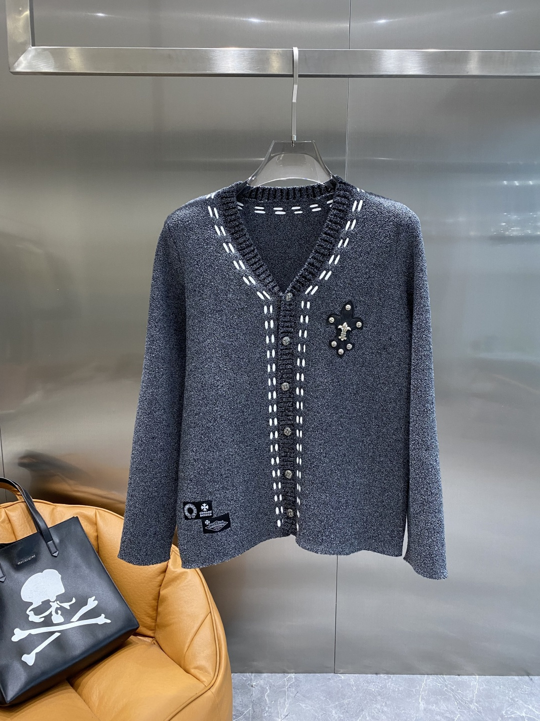 NO:599903,'Kejia' 25ss Autumn and Winter The latest and top-quality cardigans, wool sweaters, cardigan sweaters, exquisite color combinations and new trendy pullovers, the top quality counters are on sale, top-notch production technology imported fabrics, counter models with unique designs, imported high-end custom-made imported silk threads with first-class feel!  On sale on the official website. Size: M-3XL next day, sweaters, alexander wang19860909《克家》 25ss秋冬 最新最顶级开衫羊毛针织衫开衫毛衣,精致配色融合新款潮套头衫,最顶级的品质专柜在售,顶级制作工艺进口面料,专柜款独特设计,采用进口高端订制进口丝线手感一流！官网在售. 码数:M-3XL隔天,,sweaters,alexander wang,Men's clothing