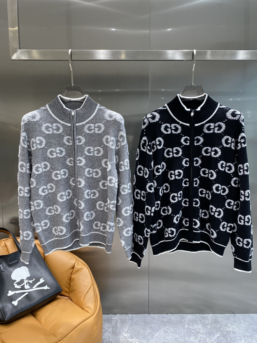 NO:599883,'Gujia' 25ss Autumn and Winter The latest and top-quality cardigans, woolen sweaters, cardigan sweaters, exquisite color matching and new trendy cardigans, the top quality counters are on sale, top-notch production technology imported fabrics, counter models with unique designs, using imported high-end custom-made imported silk threads with a first-class feel!  On sale on the official website. Size: M-3XL next day, gucci, sweaters, alexander wang19860909《古家》 25ss秋冬 最新最顶级开衫羊毛针织衫开衫毛衣,精致配色融合新款潮开衫,最顶级的品质专柜在售,顶级制作工艺进口面料,专柜款独特设计,采用进口高端订制进口丝线手感一流！官网在售. 码数:M-3XL隔天,,gucci,sweaters,alexander wang,Men's clothing