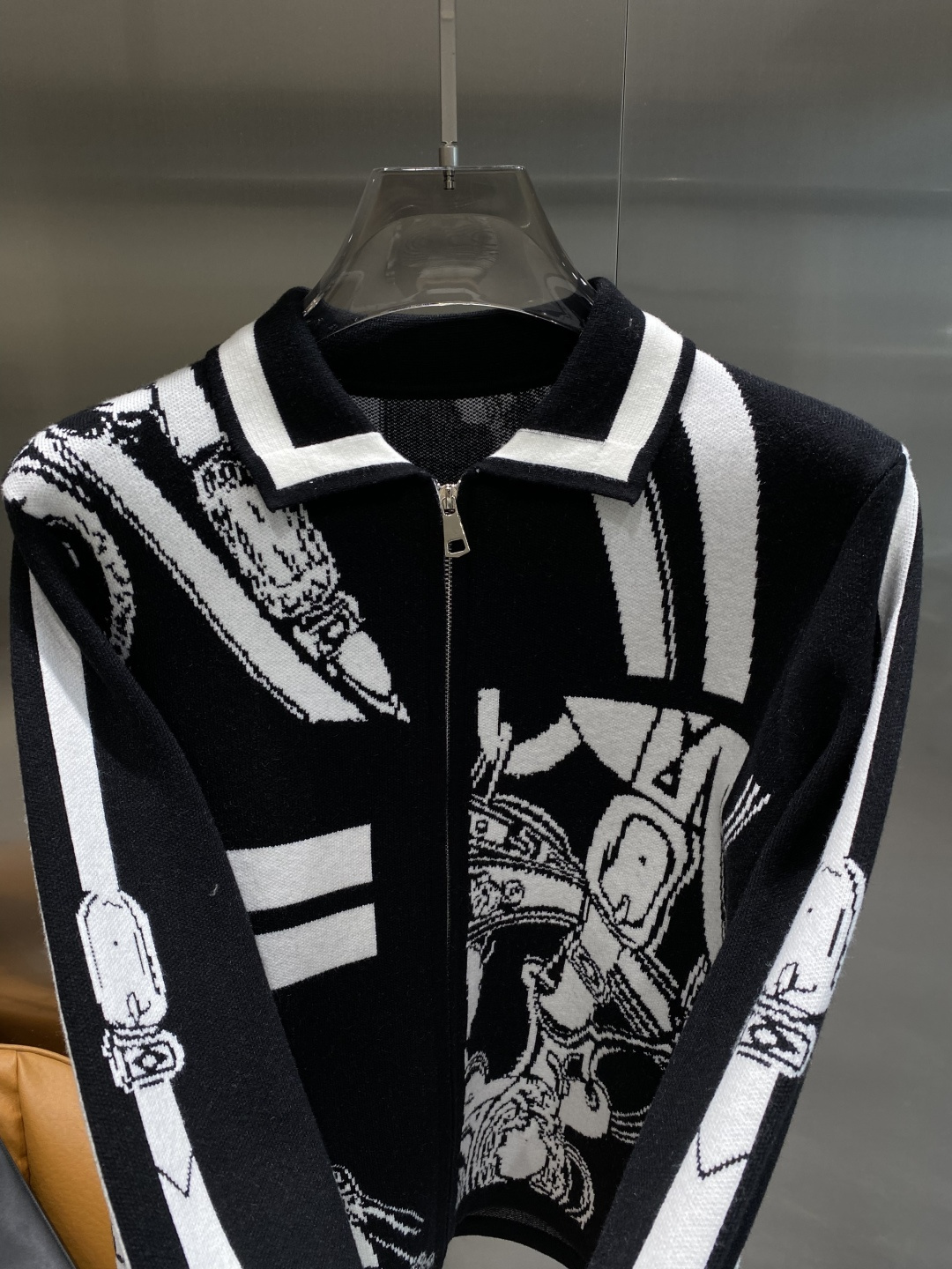 《𝙉𝙚𝙬🤍🖤爱马家》25ss秋冬 最新最顶级开衫羊毛针织衫开衫毛衣，精致配色融合新款潮开衫，最顶级的品质