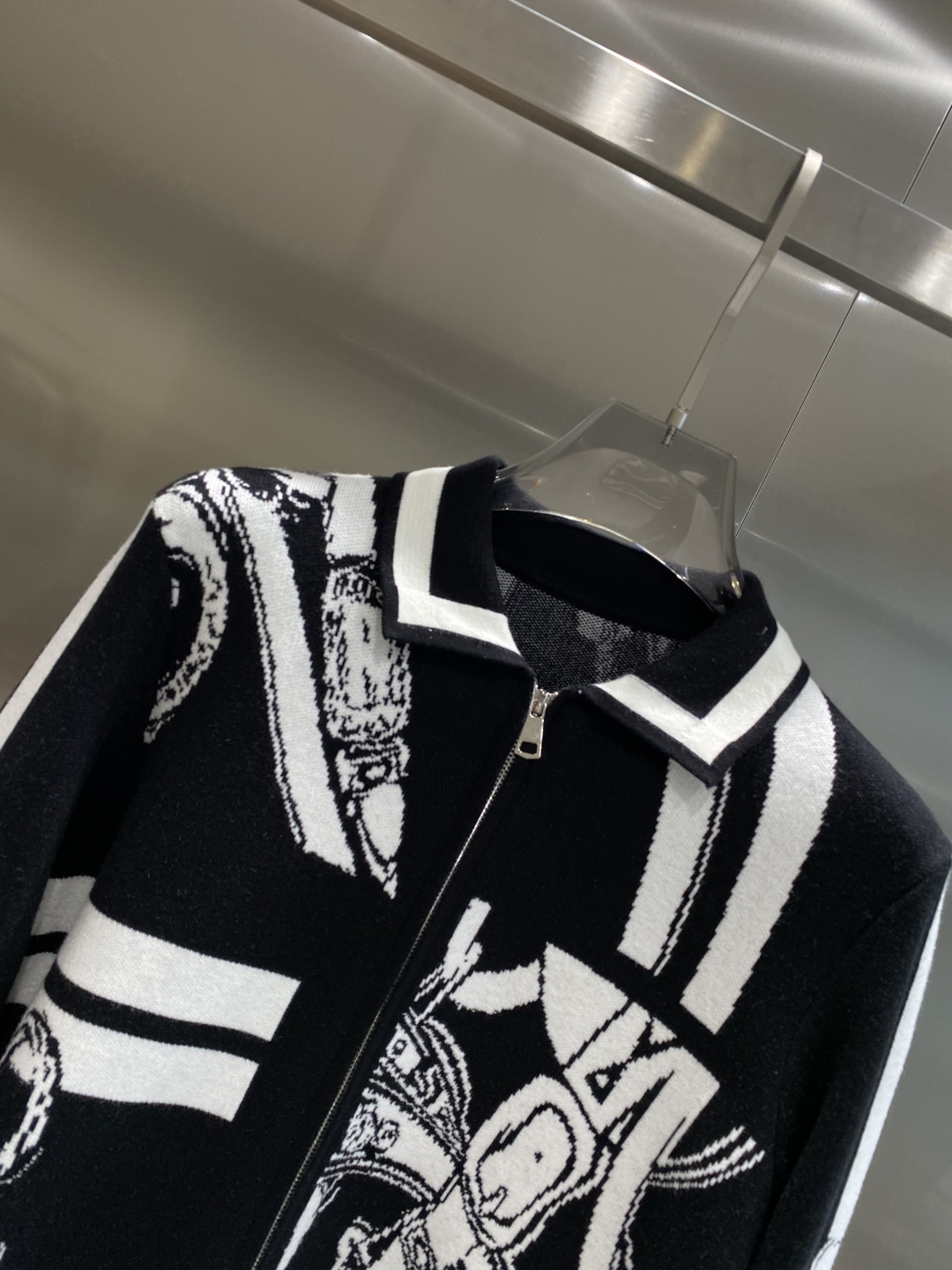 《𝙉𝙚𝙬🤍🖤爱马家》25ss秋冬 最新最顶级开衫羊毛针织衫开衫毛衣，精致配色融合新款潮开衫，最顶级的品质