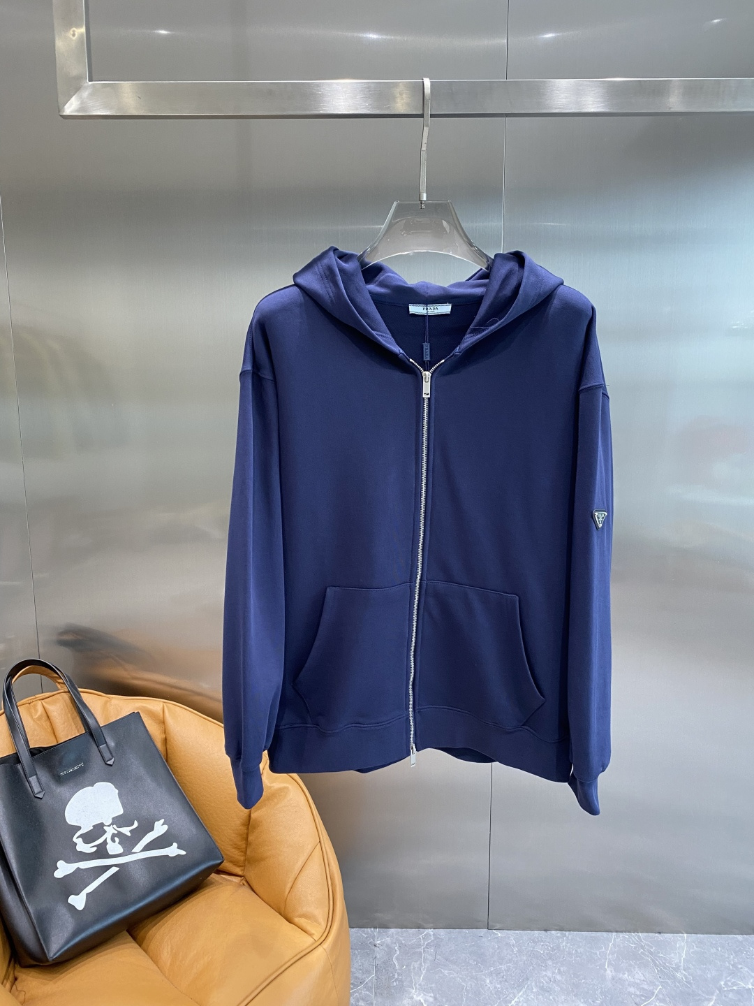 《𝙉𝙚𝙬🤍🖤普家》2025ss秋冬最新款专柜同款首发！高端时尚休闲卫衣，超正版型上身瞬间变欧巴！简约时尚