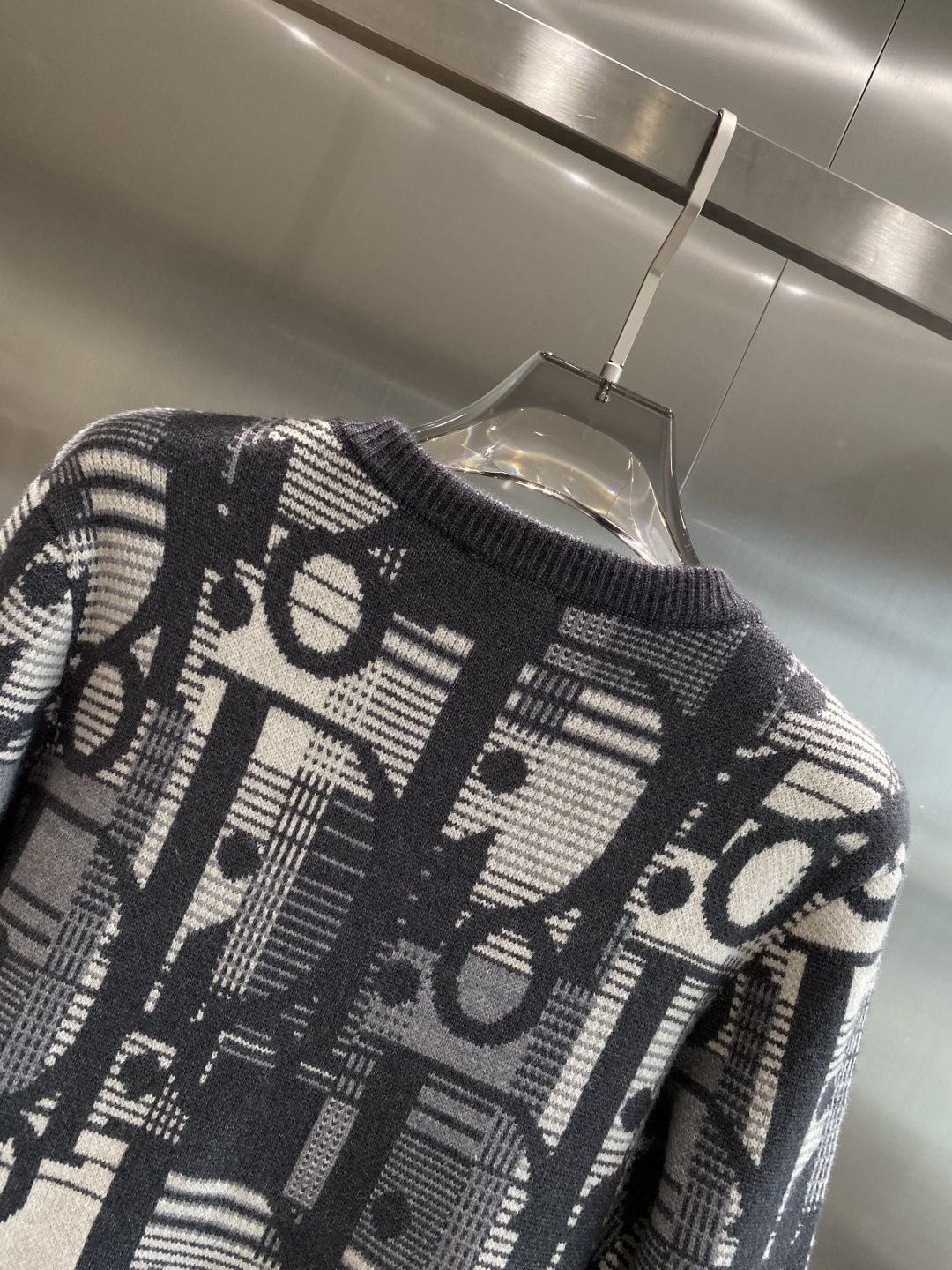 《𝙉𝙚𝙬🤍🖤迪家》25ss秋冬 最新最顶级开衫羊毛针织衫毛衣，精致配色融合新款潮开衫，最顶级的品质专柜在