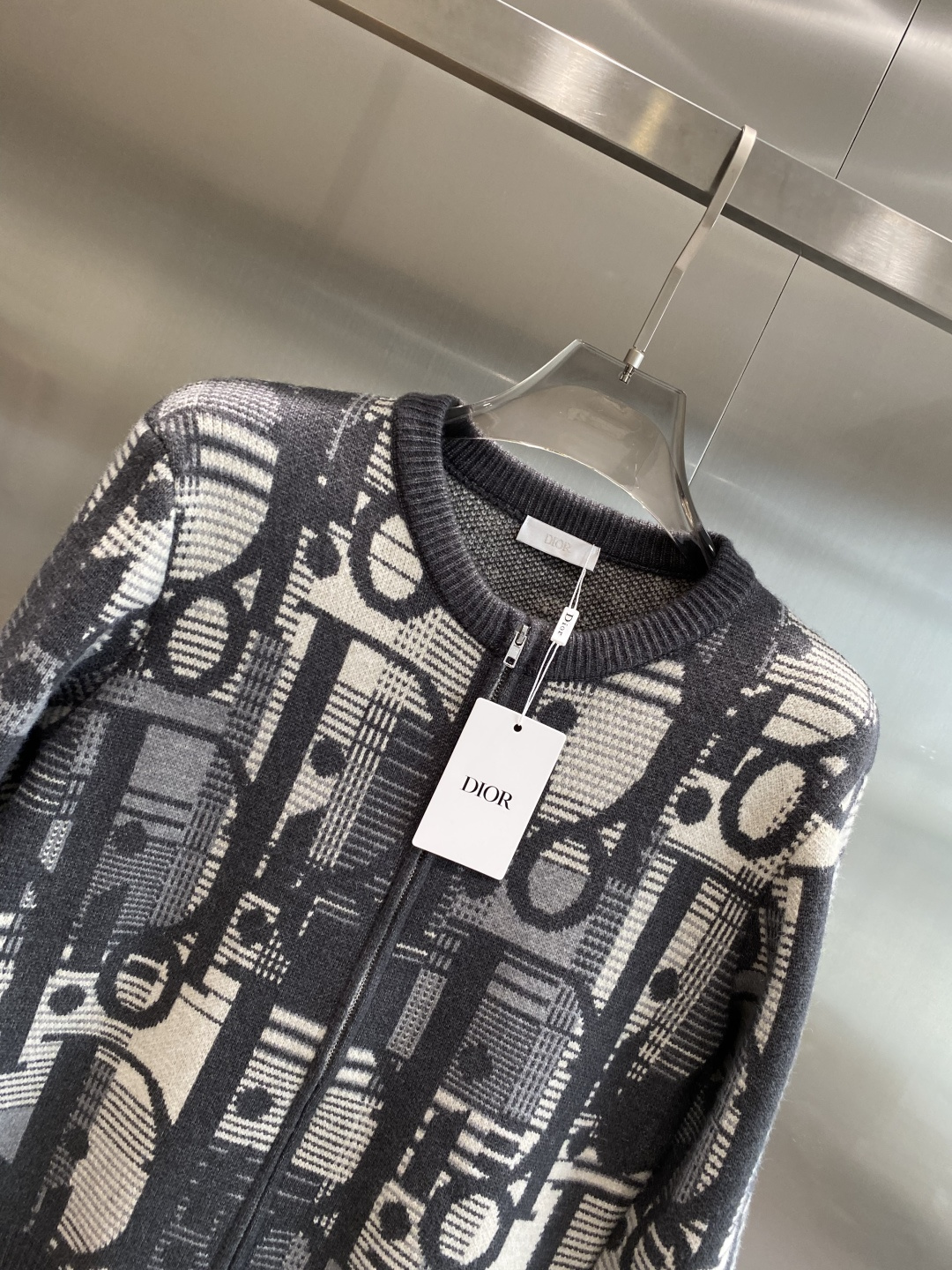 《𝙉𝙚𝙬🤍🖤迪家》25ss秋冬 最新最顶级开衫羊毛针织衫毛衣，精致配色融合新款潮开衫，最顶级的品质专柜在