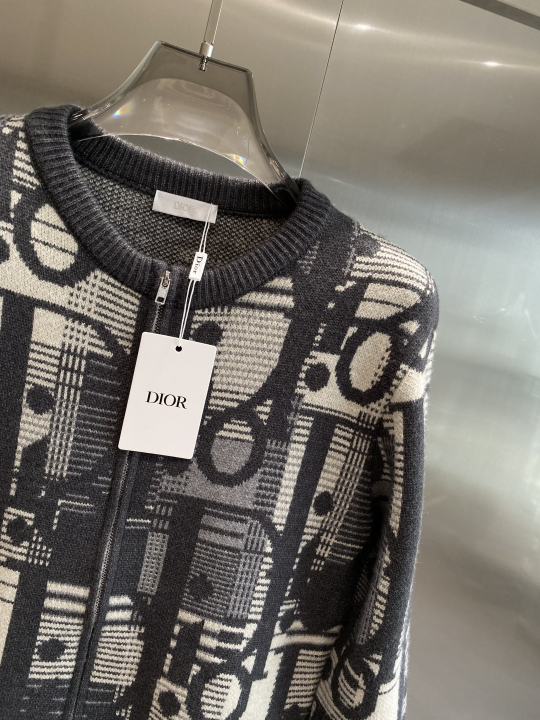 《𝙉𝙚𝙬🤍🖤迪家》25ss秋冬 最新最顶级开衫羊毛针织衫毛衣，精致配色融合新款潮开衫，最顶级的品质专柜在