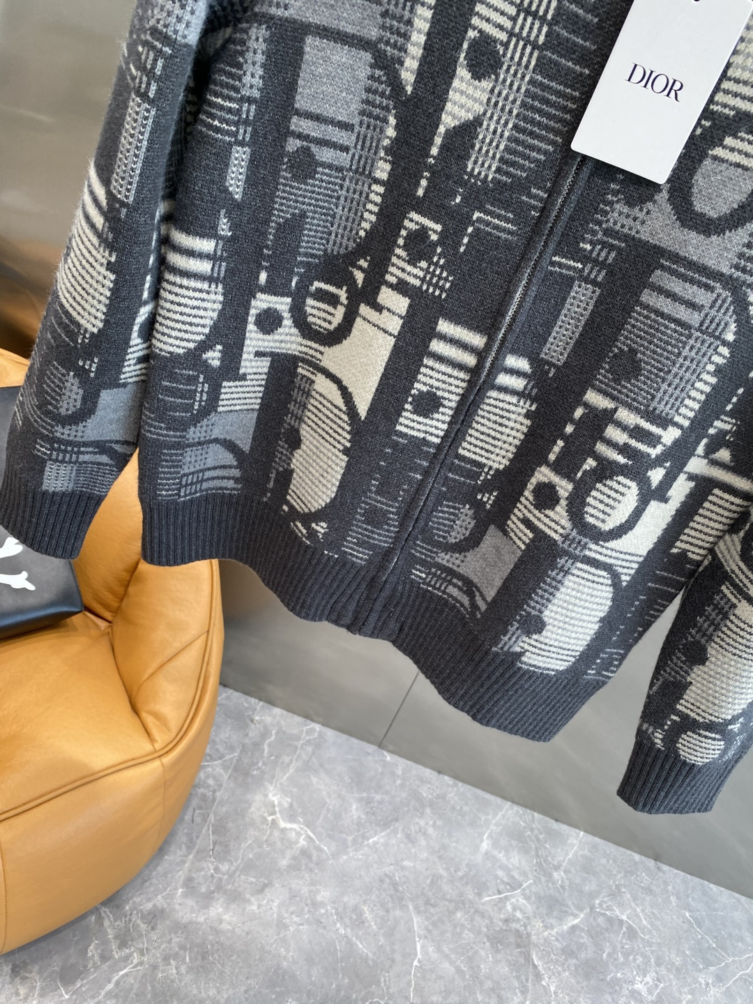 《𝙉𝙚𝙬🤍🖤迪家》25ss秋冬 最新最顶级开衫羊毛针织衫毛衣，精致配色融合新款潮开衫，最顶级的品质专柜在