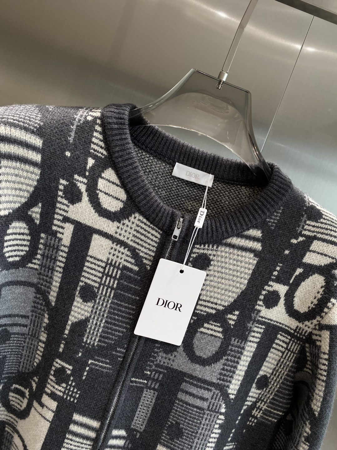 《𝙉𝙚𝙬🤍🖤迪家》25ss秋冬 最新最顶级开衫羊毛针织衫毛衣，精致配色融合新款潮开衫，最顶级的品质专柜在