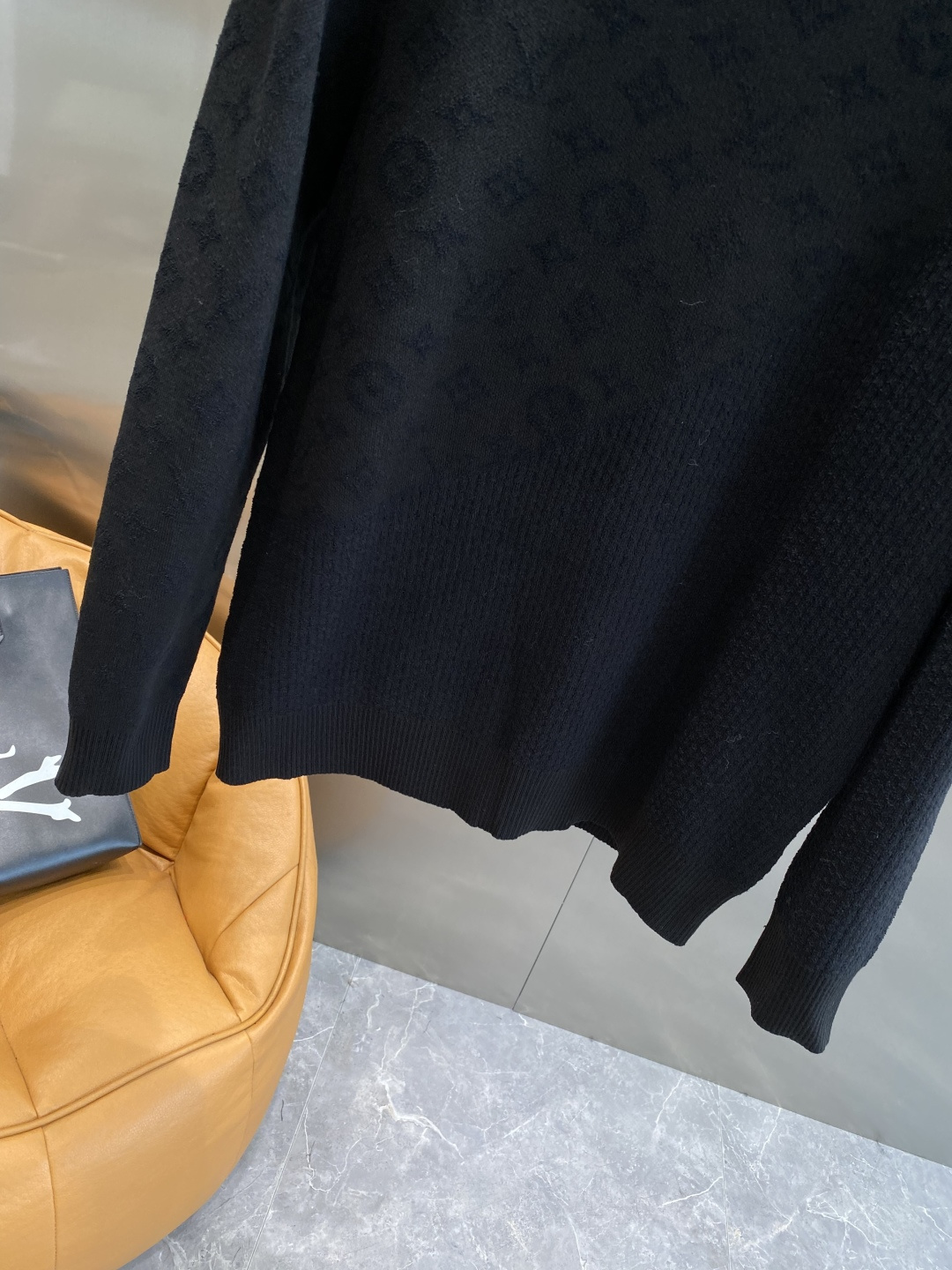 《𝙉𝙚𝙬🤍🖤驴家》2025官网秋冬季最新毛衣，专柜同步在售爆款！特供羊毛混纺面料.手感舒适.可直接接触皮