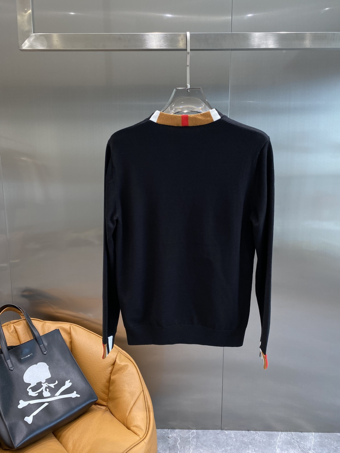 《𝙉𝙚𝙬🤍🖤巴家》2025官网秋冬季最新毛衣，专柜同步在售爆款！特供羊毛混纺面料.手感舒适.可直接接触皮