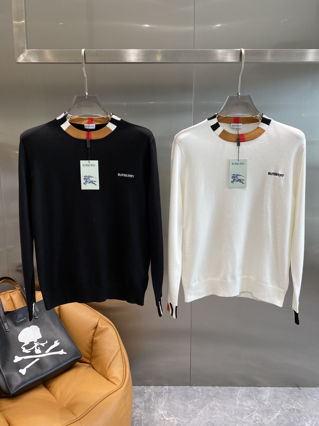 《𝙉𝙚𝙬🤍🖤巴家》2025官网秋冬季最新毛衣，专柜同步在售爆款！特供羊毛混纺面料.手感舒适.可直接接触皮