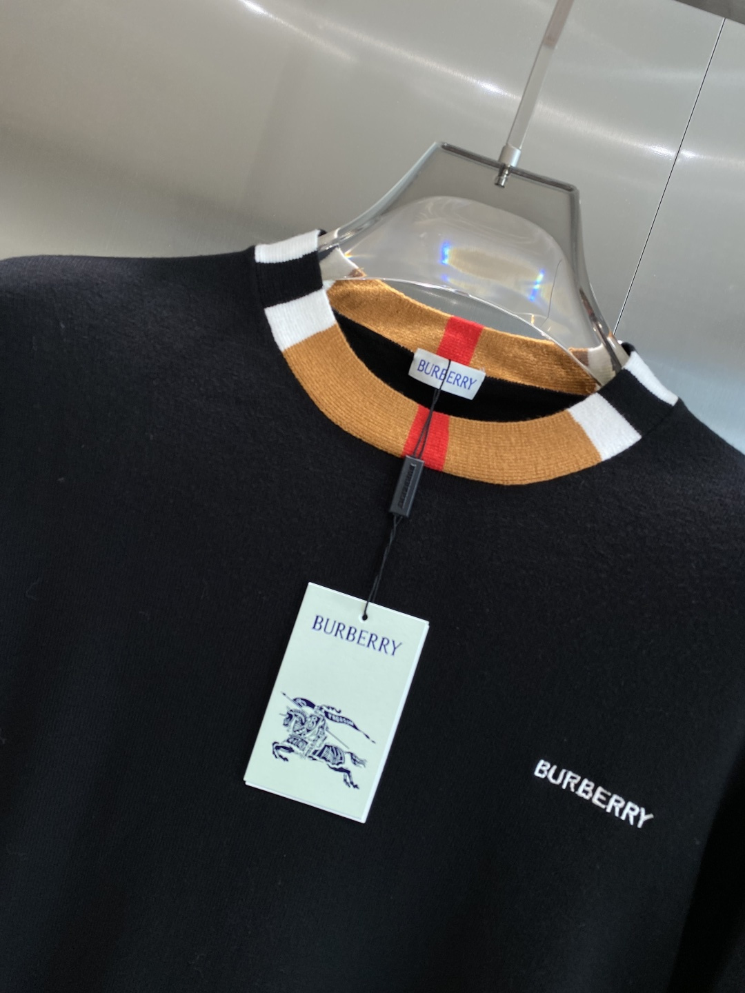 《𝙉𝙚𝙬🤍🖤巴家》2025官网秋冬季最新毛衣，专柜同步在售爆款！特供羊毛混纺面料.手感舒适.可直接接触皮