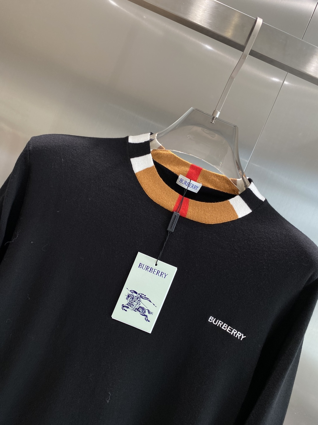 《𝙉𝙚𝙬🤍🖤巴家》2025官网秋冬季最新毛衣，专柜同步在售爆款！特供羊毛混纺面料.手感舒适.可直接接触皮