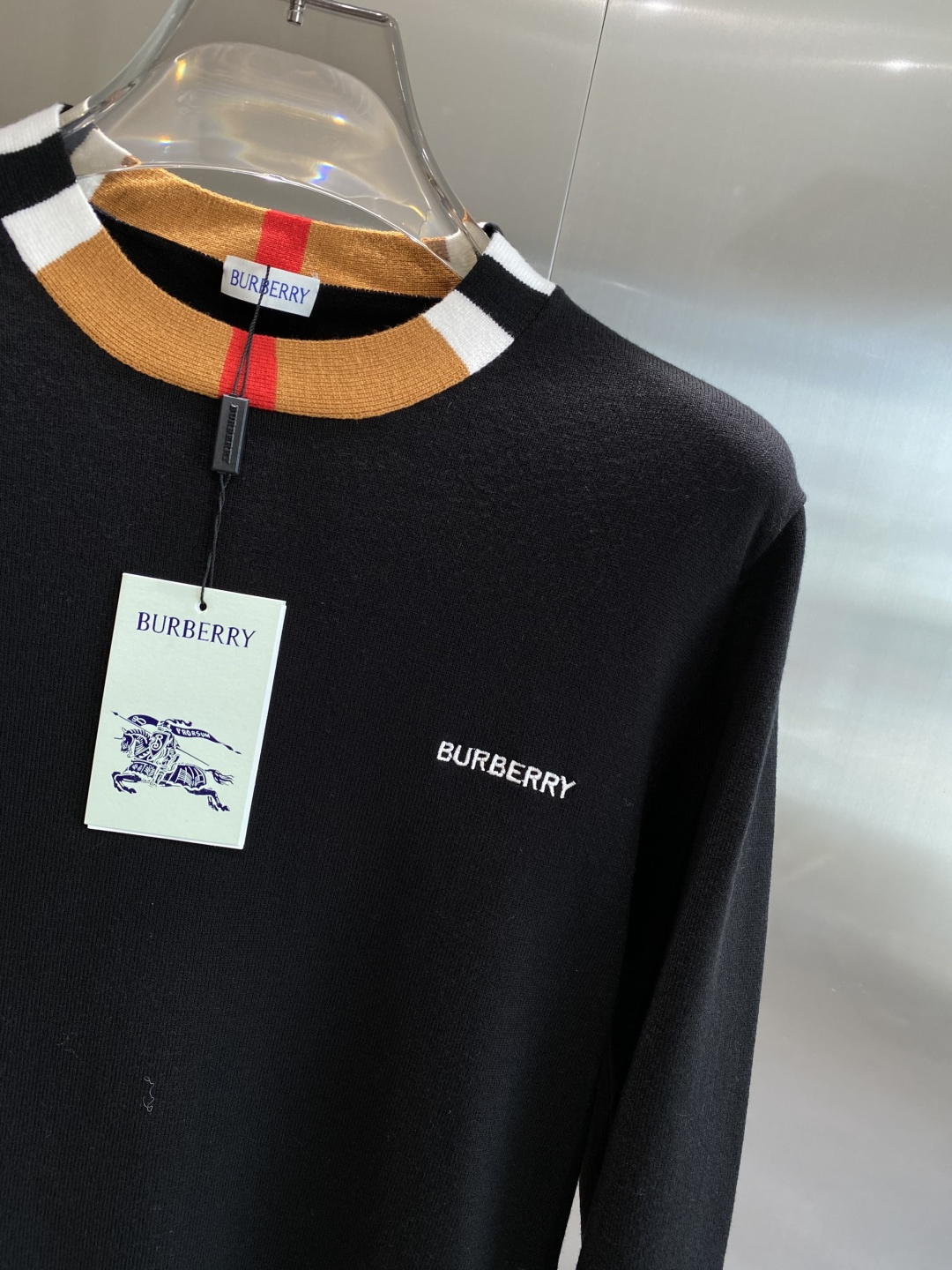 《𝙉𝙚𝙬🤍🖤巴家》2025官网秋冬季最新毛衣，专柜同步在售爆款！特供羊毛混纺面料.手感舒适.可直接接触皮