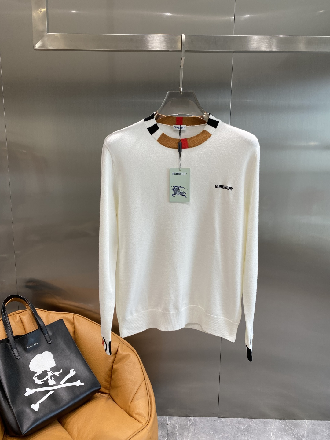 《𝙉𝙚𝙬🤍🖤巴家》2025官网秋冬季最新毛衣，专柜同步在售爆款！特供羊毛混纺面料.手感舒适.可直接接触皮