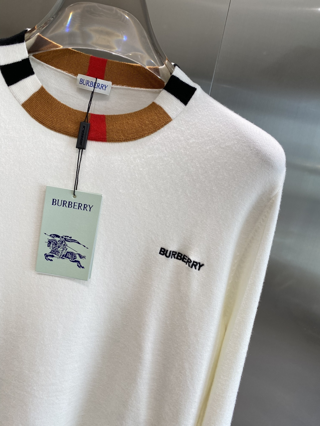 《𝙉𝙚𝙬🤍🖤巴家》2025官网秋冬季最新毛衣，专柜同步在售爆款！特供羊毛混纺面料.手感舒适.可直接接触皮